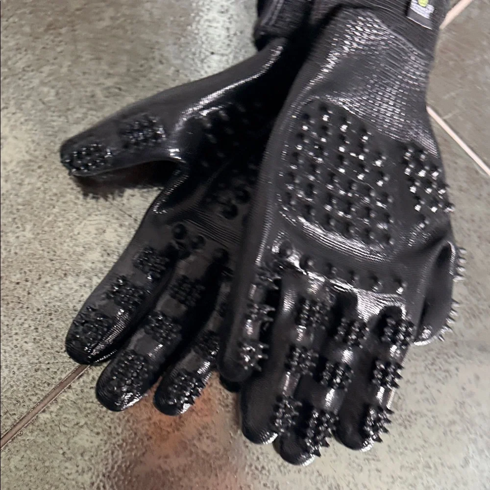 Black Dog Grooming Gloves